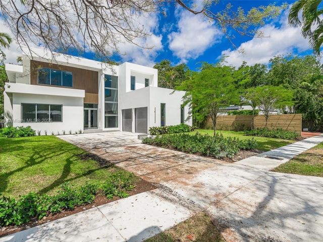 Home for sale at 2730 SW 17th Ave - photo 5998610