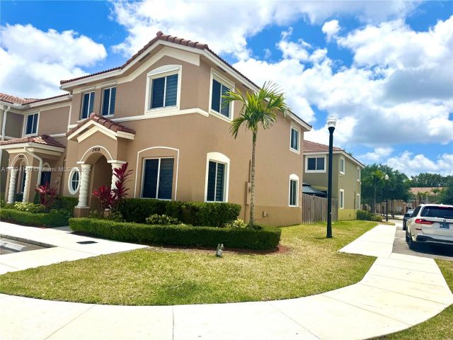 Home for rent at 2418 SE 10th Ct - photo 5975106