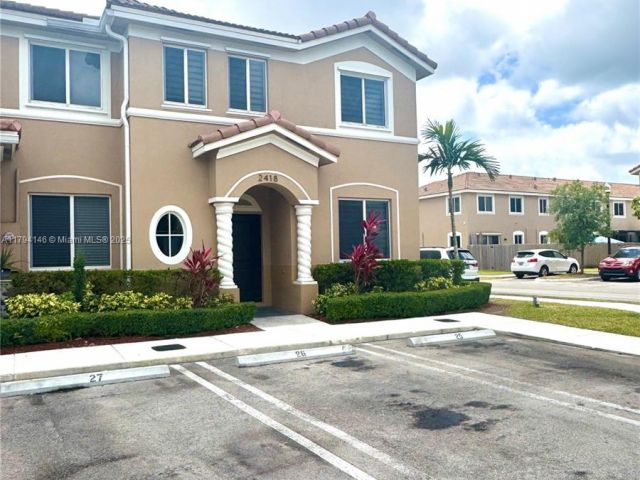 Home for rent at 2418 SE 10th Ct - photo 5975107