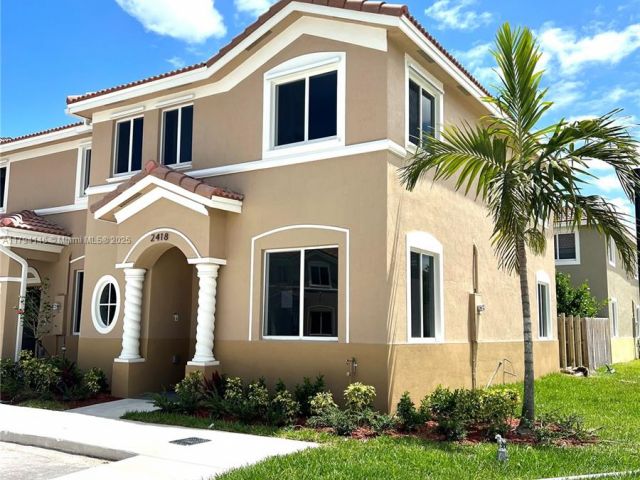 Home for rent at 2418 SE 10th Ct - photo 5975108