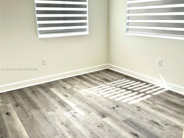 Home for rent at 2418 SE 10th Ct - photo 5975115