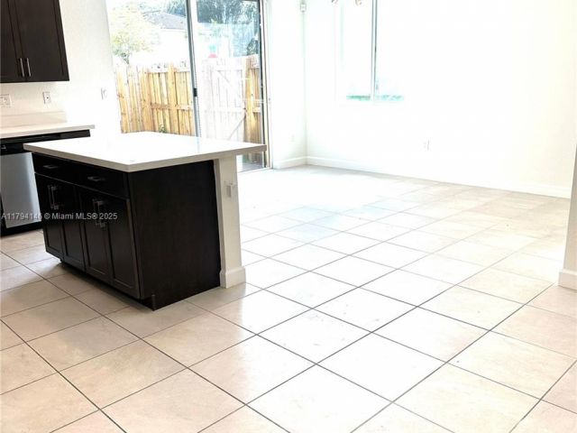 Home for rent at 2418 SE 10th Ct - photo 5975116