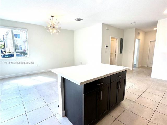 Home for rent at 2418 SE 10th Ct - photo 5975117