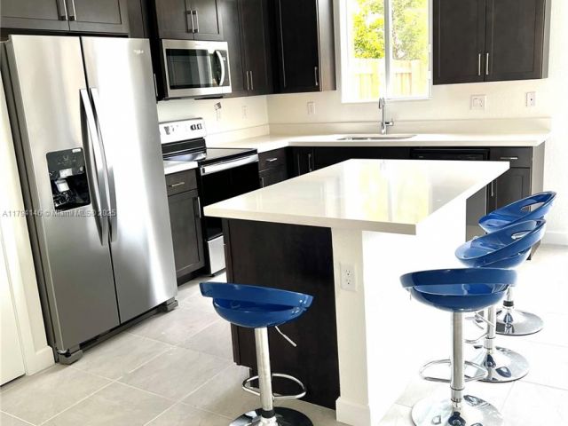 Home for rent at 2418 SE 10th Ct - photo 5975120