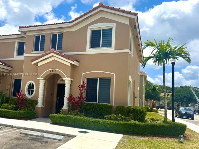 Home for rent at 2418 SE 10th Ct - photo 5975122