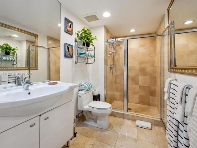 1-bedroom condo for rent in Hallandale Beach - 1830 S Ocean Dr 4712 - MondialRealty