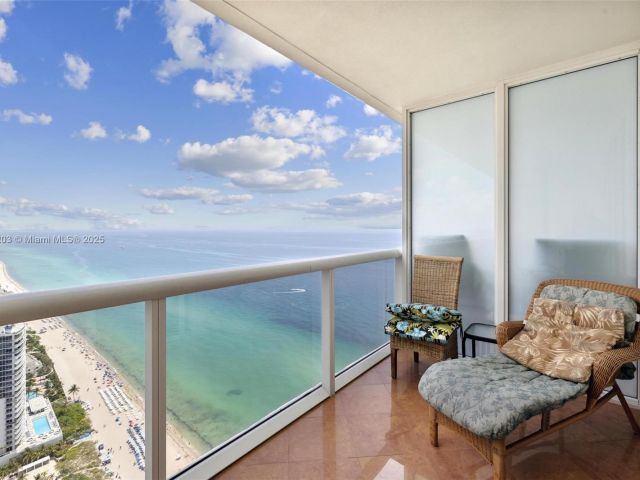 1-bedroom condo for rent in Hallandale Beach - 1830 S Ocean Dr 4712 - MondialRealty