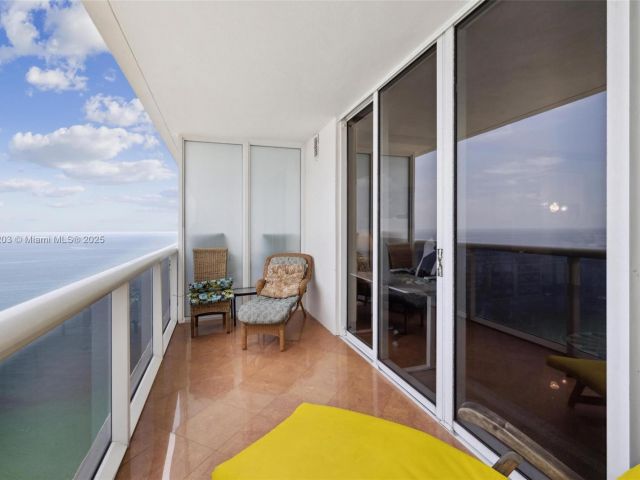 1-bedroom condo for rent in Hallandale Beach - 1830 S Ocean Dr 4712 - MondialRealty