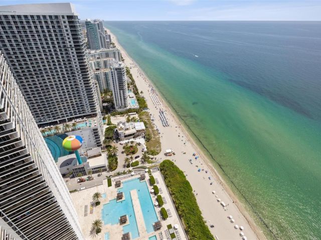 1-bedroom condo for rent in Hallandale Beach - 1830 S Ocean Dr 4712 - MondialRealty