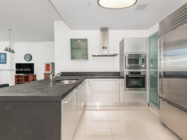 Apartment for sale  Unit #3405 - photo 5954459