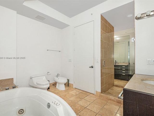 Apartment for sale  Unit #3405 - photo 5954460