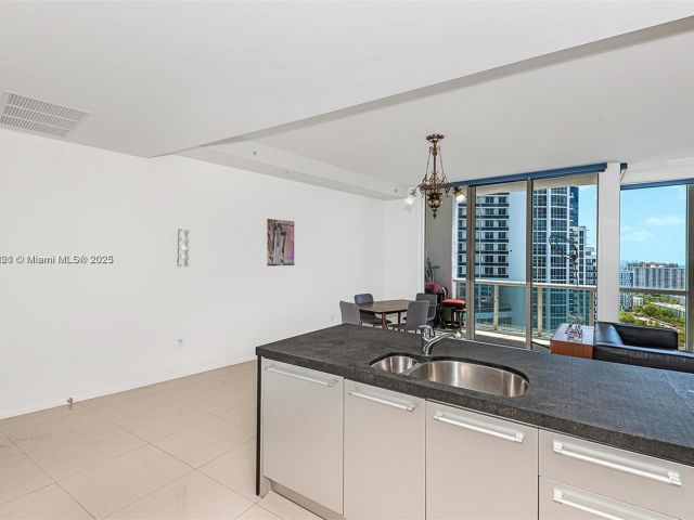 Apartment for sale  Unit #3405 - photo 5954469