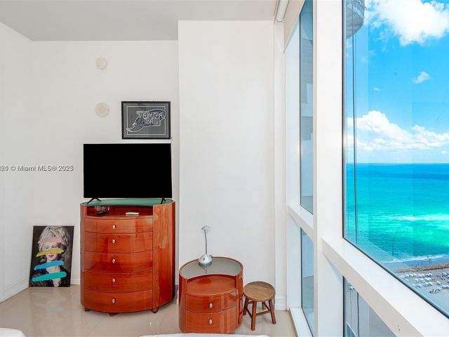 Apartment for sale  Unit #3405 - photo 5954472