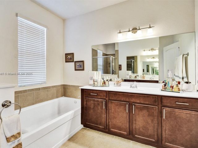 Home for sale at 4190 NE 20th St - photo 5986850