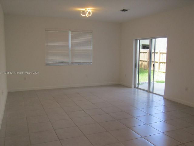 Home for rent at 1414 SE 26th Ter - photo 5952151