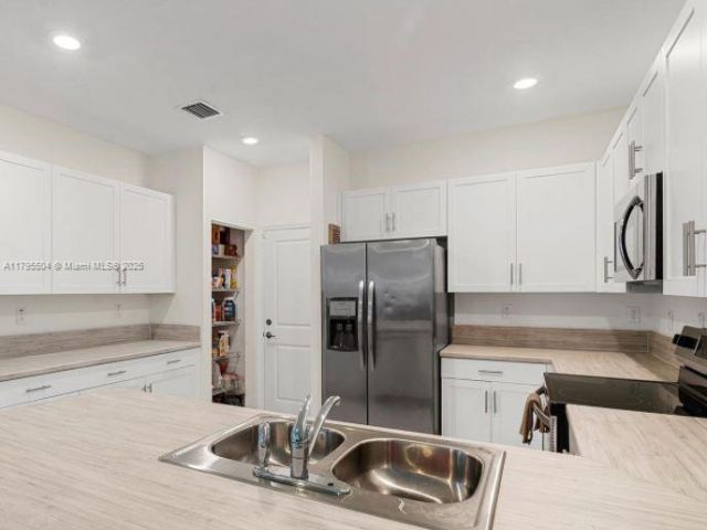 Home for rent at 1414 SE 26th Ter - photo 5952161