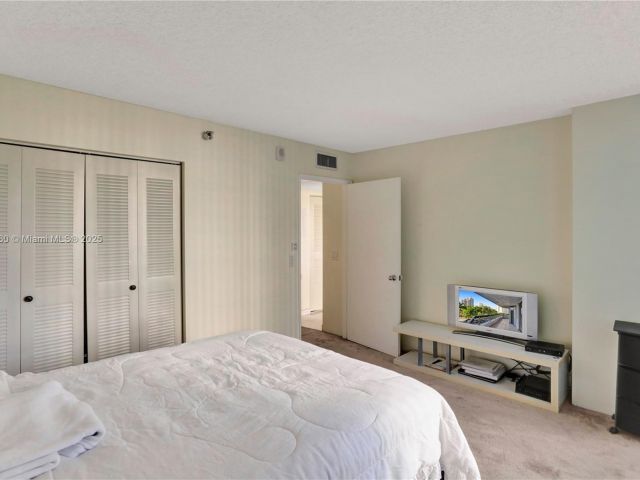 Apartment for rent  Unit #504 - photo 5966338