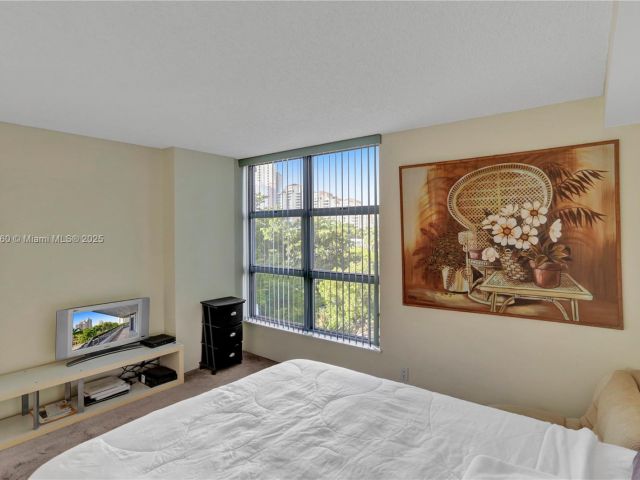 Apartment for rent  Unit #504 - photo 5966339