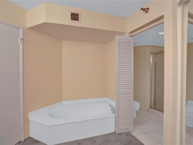 Apartment for rent  Unit #504 - photo 5966340