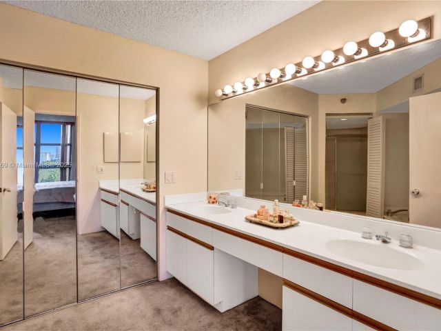 Apartment for rent  Unit #504 - photo 5966342