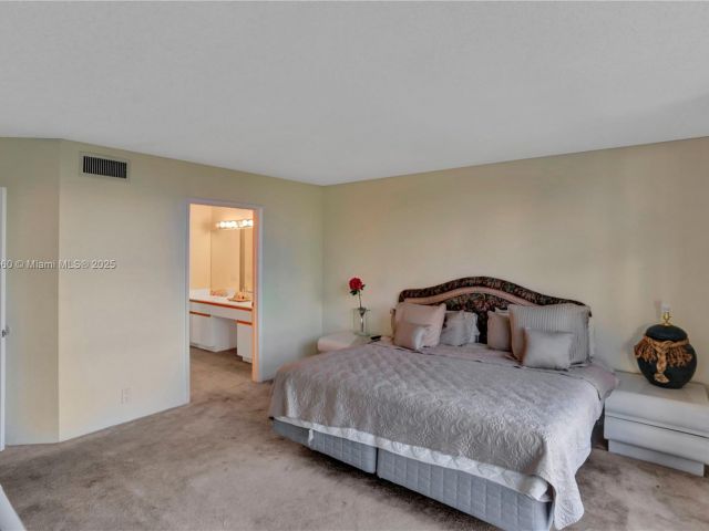 Apartment for rent  Unit #504 - photo 5966343