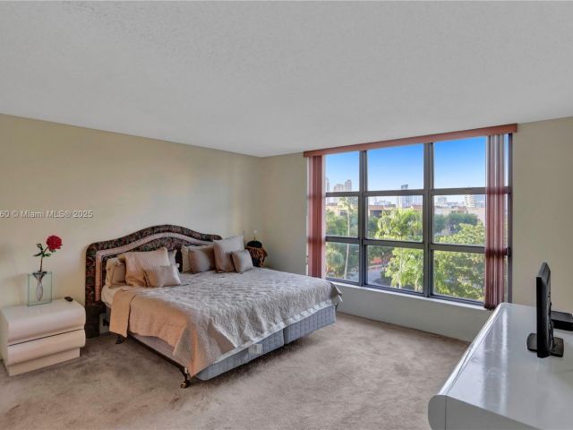 Apartment for rent  Unit #504 - photo 5966345