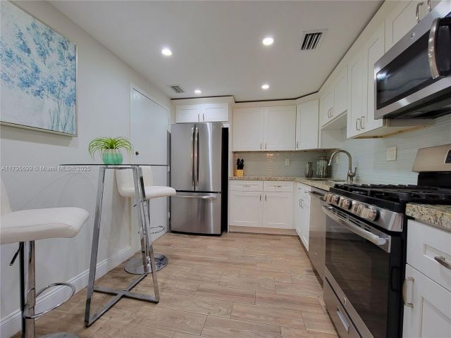 Apartment for sale  Unit #1804 - photo 5957382