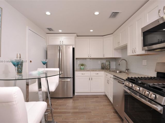 Apartment for sale  Unit #1804 - photo 5957383