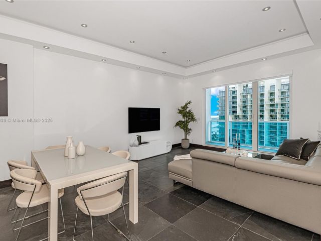 Apartment for rent  Unit #1605 - photo 5953164