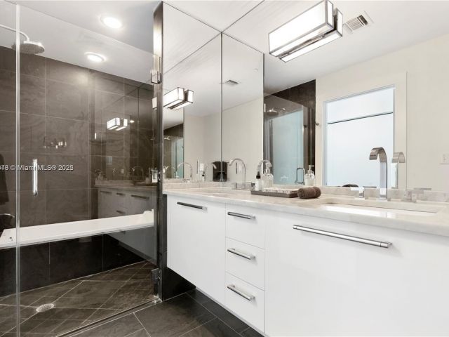 Apartment for rent  Unit # - photo 5953711