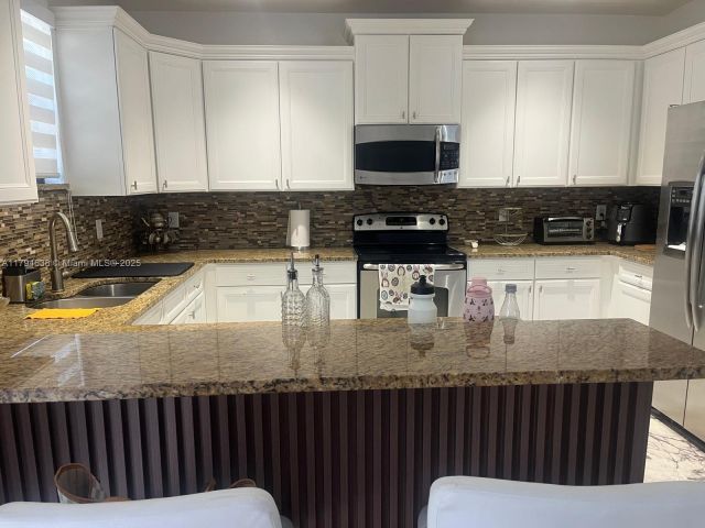 Home for rent at 8985 NW 98th Ave - photo 5962760