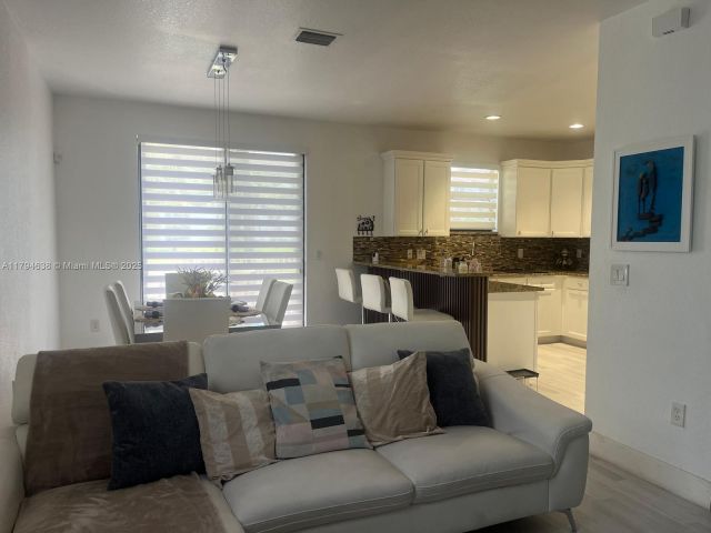 Home for rent at 8985 NW 98th Ave - photo 5962762