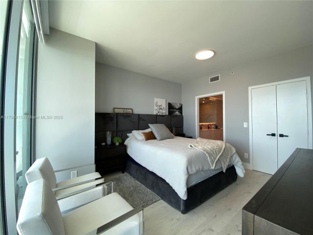 Apartment for rent  Unit #2405 - photo 5953781