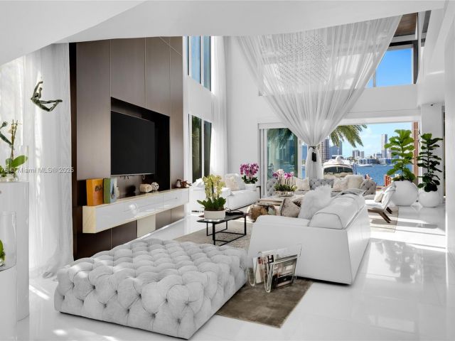 Home for sale at 441 N Hibiscus Dr - photo 5963014