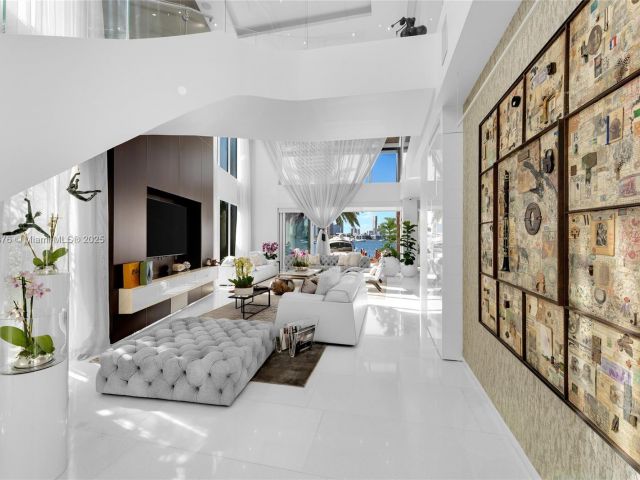 Home for sale at 441 N Hibiscus Dr - photo 5963015