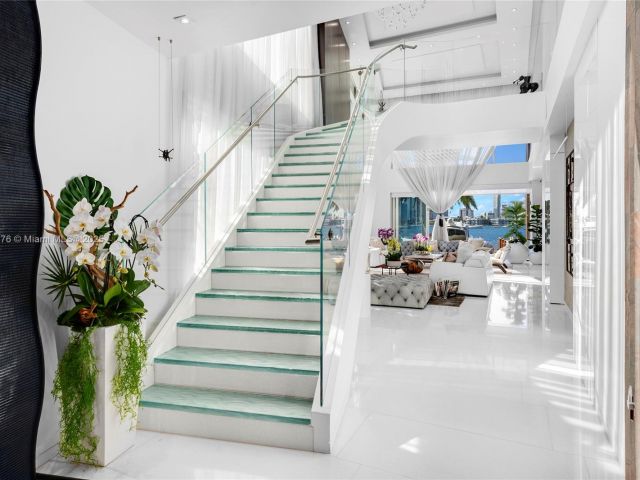 Home for sale at 441 N Hibiscus Dr - photo 5963018