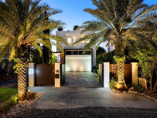 Home for sale at 441 N Hibiscus Dr - photo 5963024