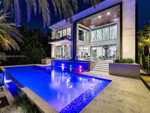 Home for sale at 441 N Hibiscus Dr - photo 5963028