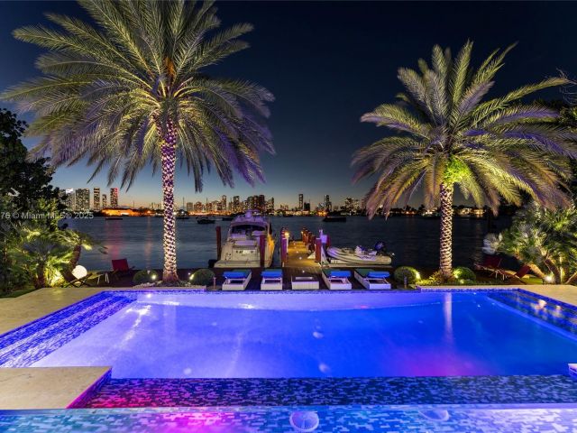 Home for sale at 441 N Hibiscus Dr - photo 5963029