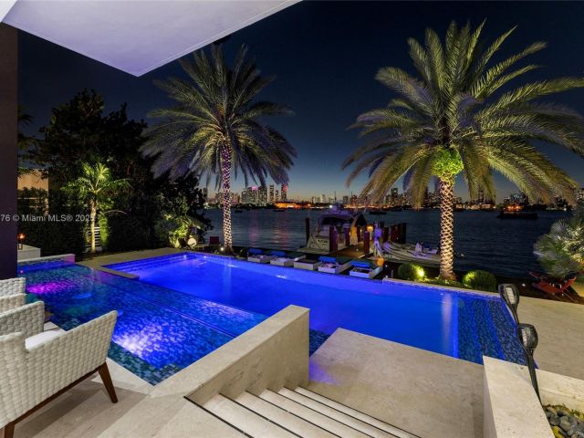 Home for sale at 441 N Hibiscus Dr - photo 5963030