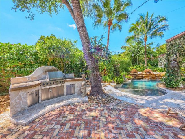 Home for sale at 1229 Sorolla Ave - photo 6055928