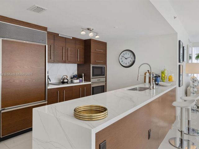 Apartment for sale  Unit #701 - photo 5992797