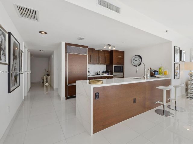 Apartment for sale  Unit #701 - photo 5992798