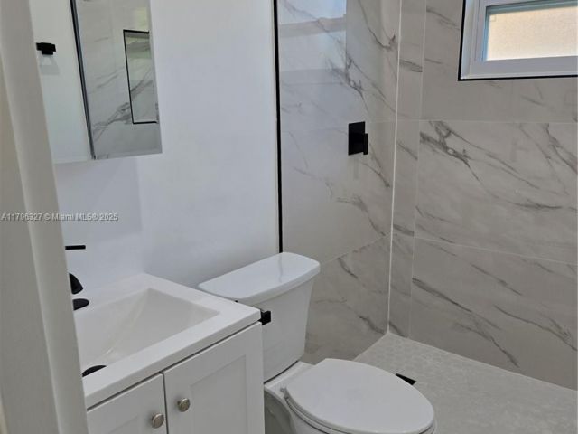 Home for rent at 987 NE 145th St - photo 5968624