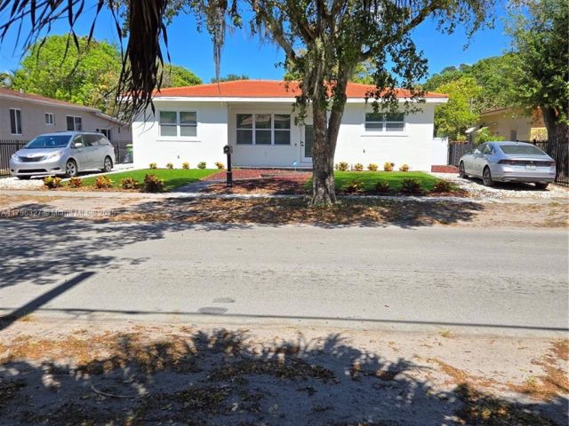 Home for rent at 987 NE 145th St - photo 5968637