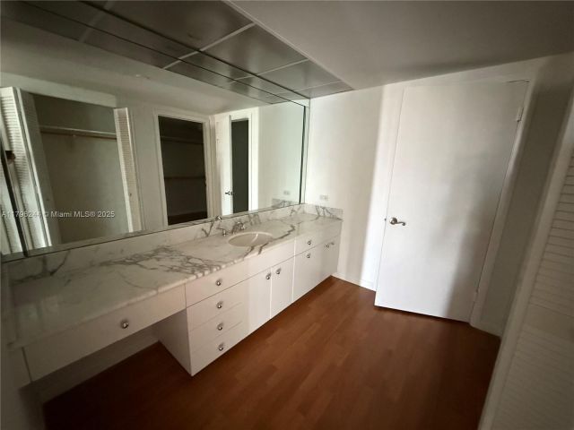 Apartment for rent  Unit #5C - photo 5974013