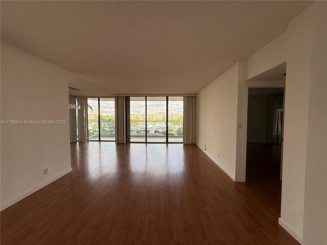Apartment for rent  Unit #5C - photo 5974019