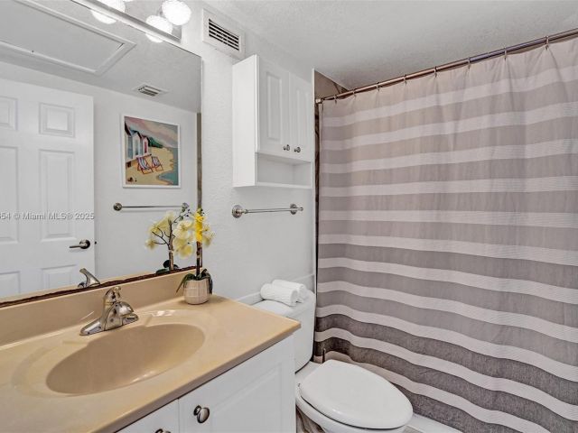 Apartment for rent  Unit #401 (Ave. March 2026) - photo 6000873