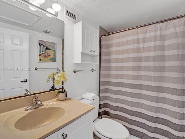 Apartment for rent  Unit #401 (Ave. March 2026) - photo 6000874