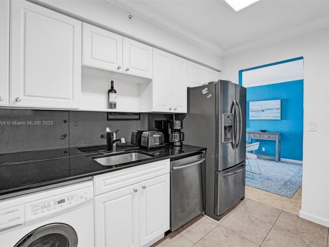 Apartment for rent  Unit #401 (Ave. March 2026) - photo 6000875